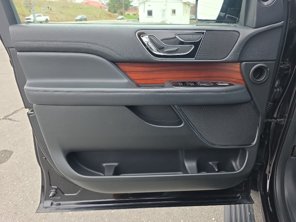 2024 Lincoln Navigator Premiere