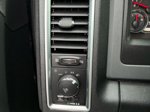 2017 RAM 1500 Big Horn Crew Cab 4x4 5'7' Box