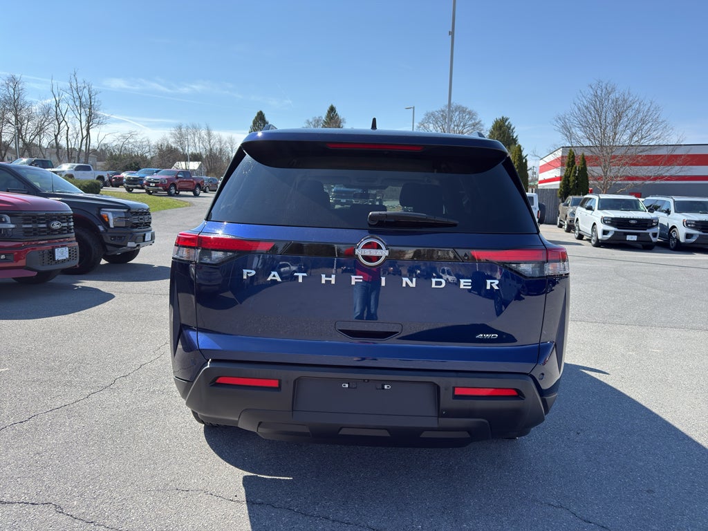 2025 Nissan Pathfinder SV
