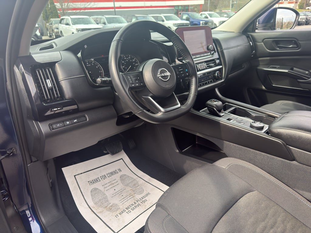 2025 Nissan Pathfinder SV