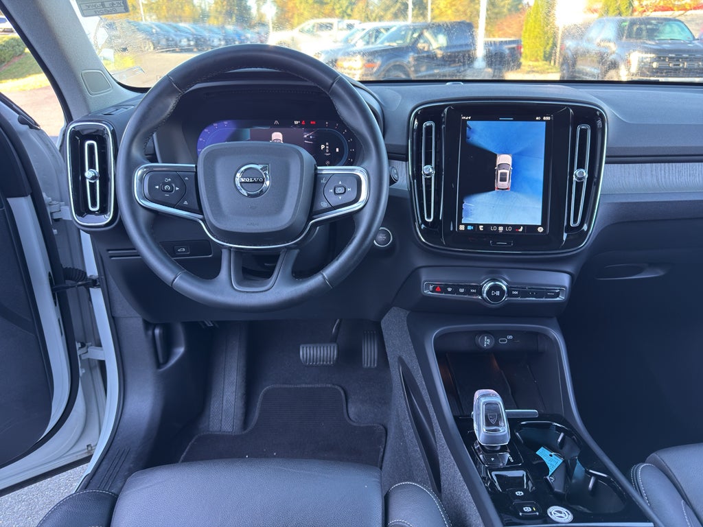 2024 Volvo XC40 Plus Dark Theme