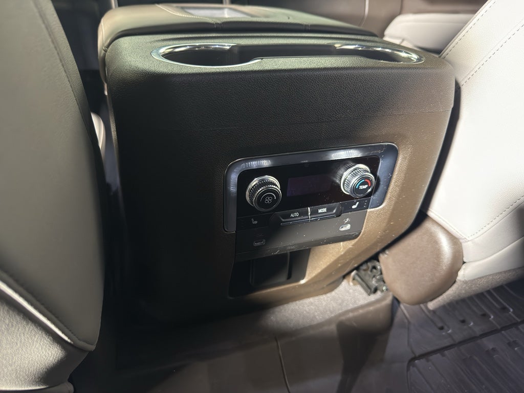 2022 GMC Yukon XL SLT