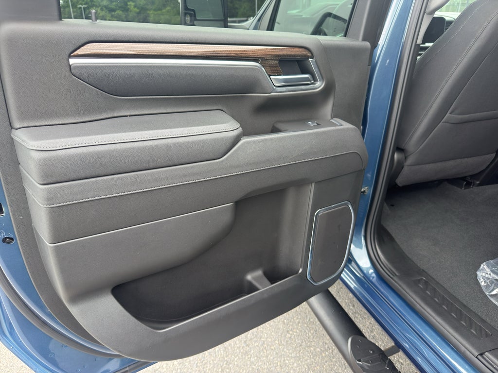 2025 Chevrolet Silverado LT