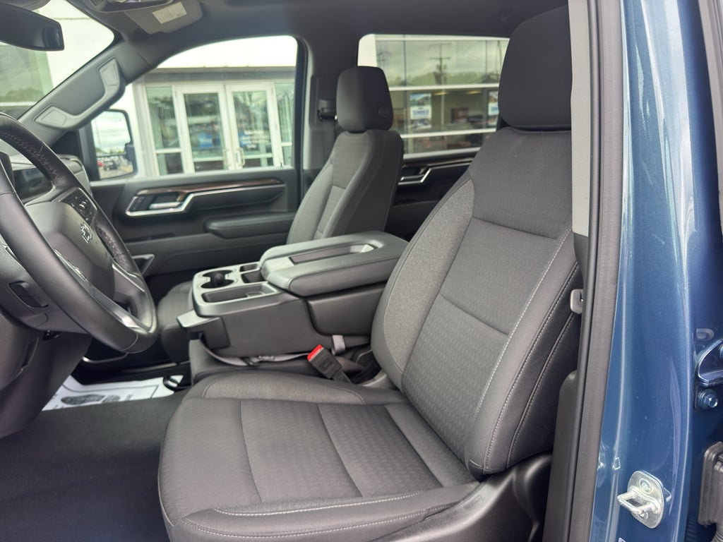 2025 Chevrolet Silverado LT